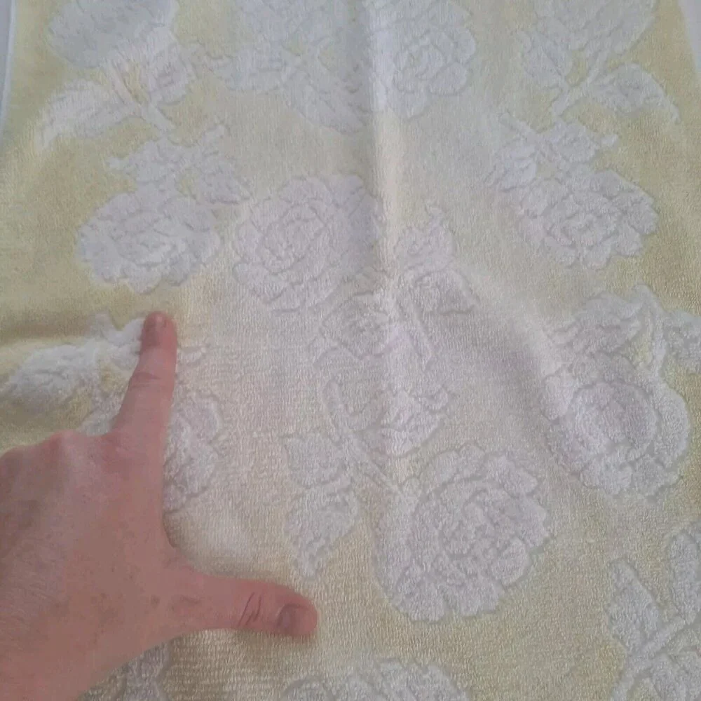 Vtg Sculpted Hand Towel Set of 2 Pastel Yellow, White Pacific Supersorb